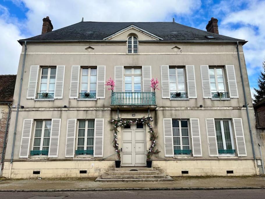 La Demeure De Margot - 24 Couchages Villa Villeneuve-sur-Yonne Buitenkant foto