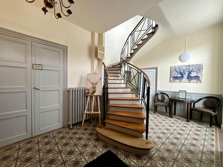 La Demeure De Margot - 24 Couchages Villa Villeneuve-sur-Yonne Buitenkant foto